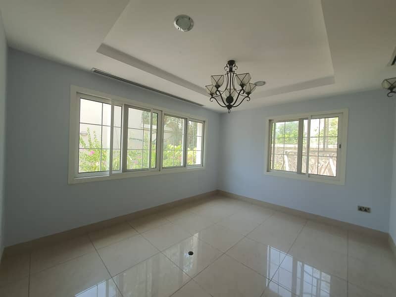 8 independent 5bhk Villa in Jumeirah 1 with privet pool & garden rent is 180k