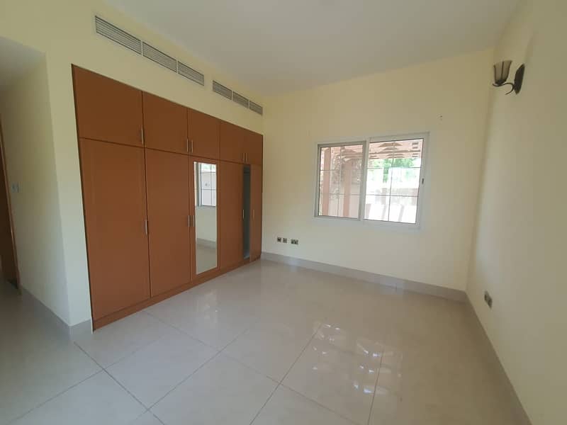 9 independent 5bhk Villa in Jumeirah 1 with privet pool & garden rent is 180k