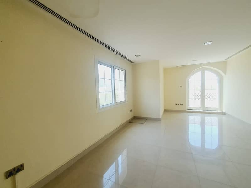 11 independent 5bhk Villa in Jumeirah 1 with privet pool & garden rent is 180k