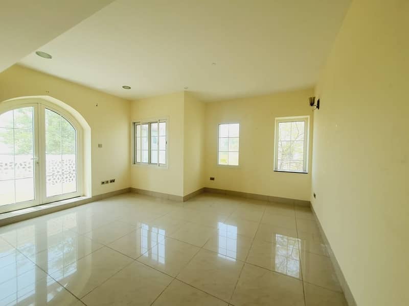 13 independent 5bhk Villa in Jumeirah 1 with privet pool & garden rent is 180k