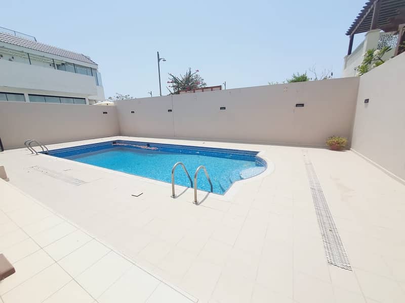 18 independent 5bhk Villa in Jumeirah 1 with privet pool & garden rent is 180k