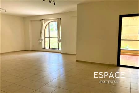 1 Bedroom Flat for Rent in Jumeirah Beach Residence (JBR), Dubai - Unfurnished | Low Floor | Biggest Layout | 2 Parking Spaces