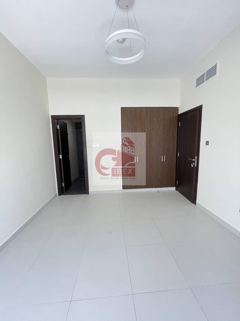 Brand new huge 2bhk with store room with 1 month free All amnites on sheikh zayad road Dubai