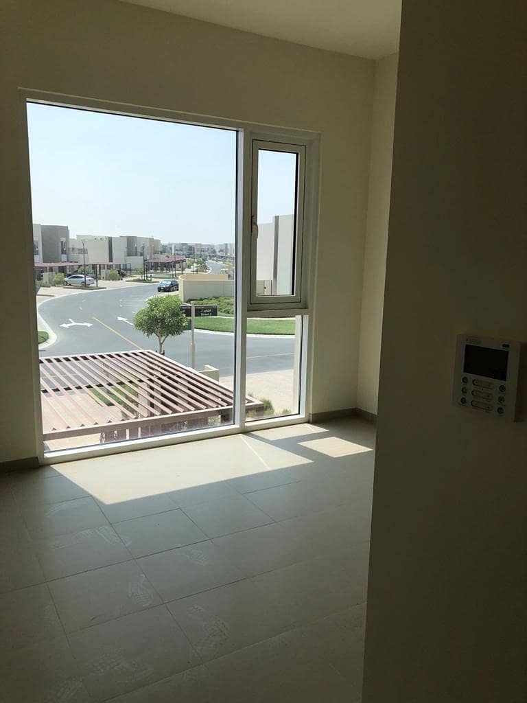brand new huge 2 bedrooms by the gate easy entrance and exit