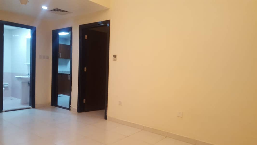 شقة في أبراج ماجستيك،مدينة الإمارات‬ 1 غرفة 15000 درهم - 4482322