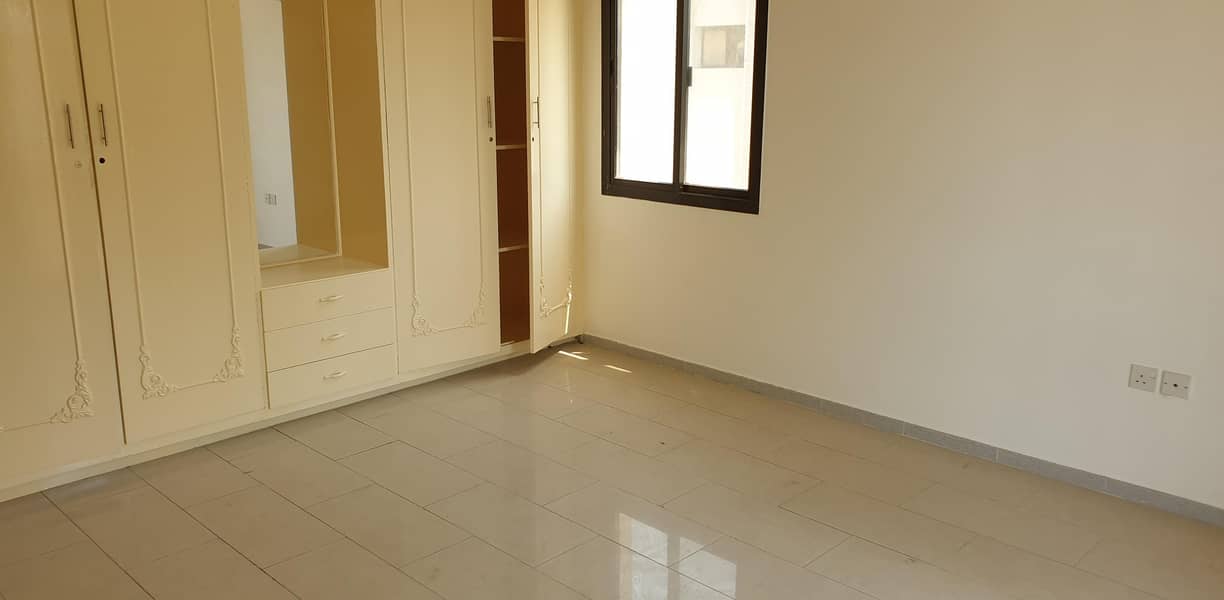 4 RENOVATED VILLA WITH PRIVATE GARDEN AND SHARED POOL IN JUMEIRAH 3