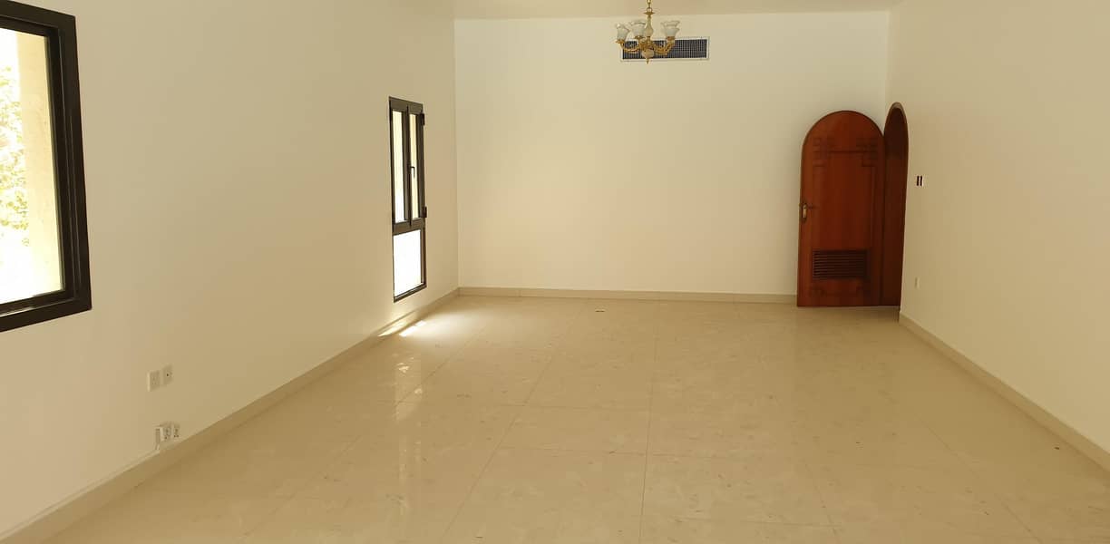 5 RENOVATED VILLA WITH PRIVATE GARDEN AND SHARED POOL IN JUMEIRAH 3