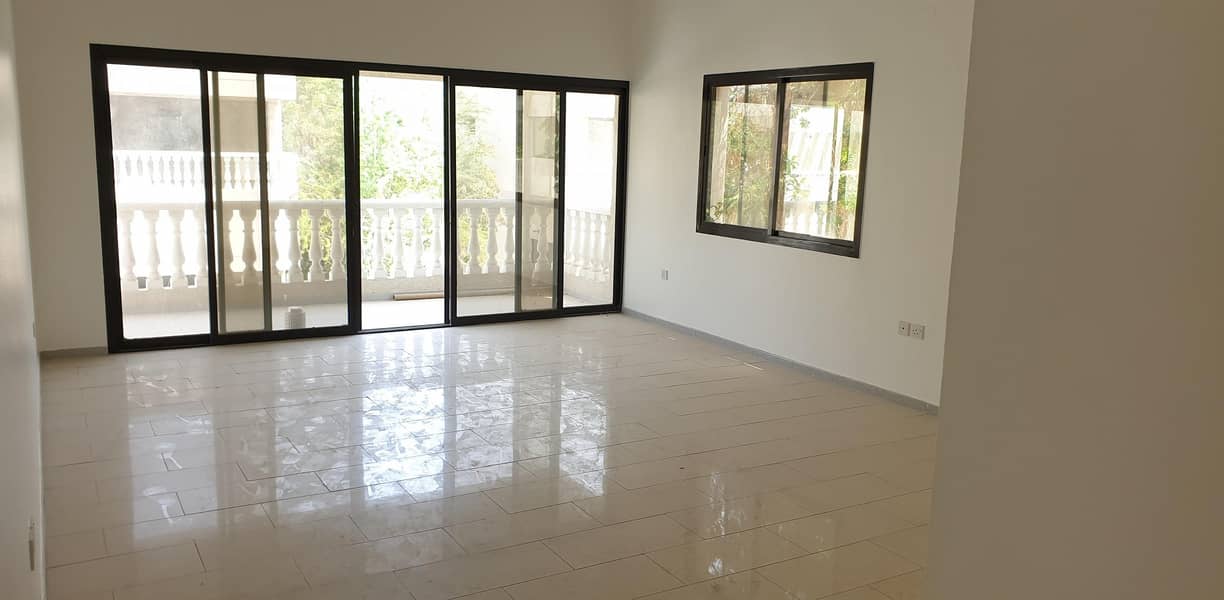 12 RENOVATED VILLA WITH PRIVATE GARDEN AND SHARED POOL IN JUMEIRAH 3