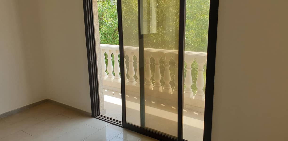 18 RENOVATED VILLA WITH PRIVATE GARDEN AND SHARED POOL IN JUMEIRAH 3