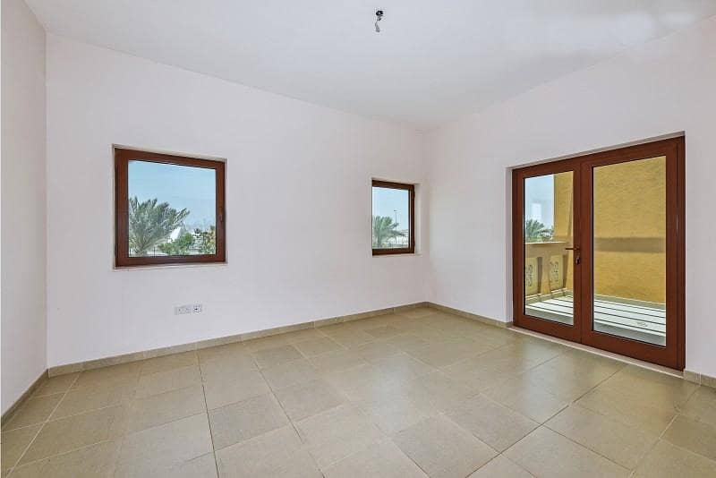 5 Beautiful 3 Bed plus Maids |End unit |Vacant soon