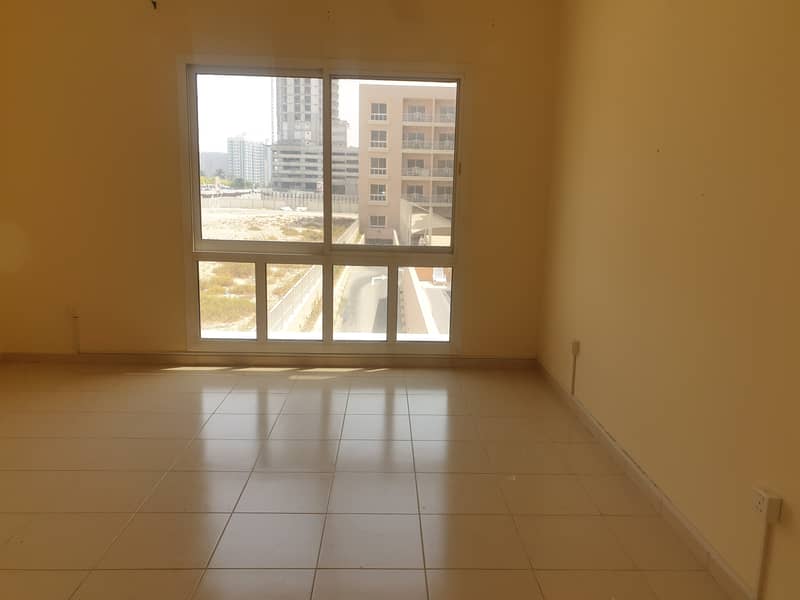 2 Pool view | Spacious 1 bed with Storage | Vacant