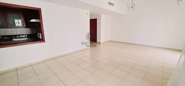 Stunning Huge 2 Bed Apartment plus store Just Listed