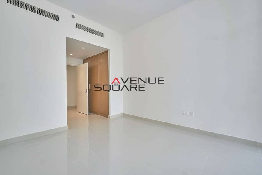 11 Contemporary 3 beds | Maids Room | Middle Floor