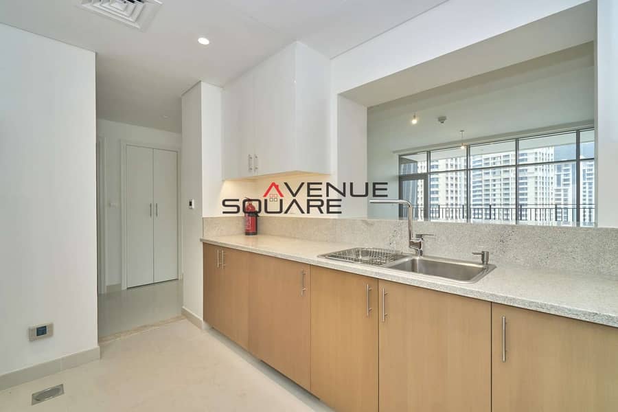 13 Contemporary 3 beds | Maids Room | Middle Floor