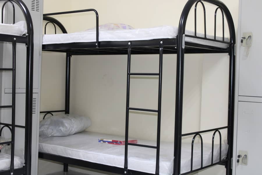 8 BED ROOM