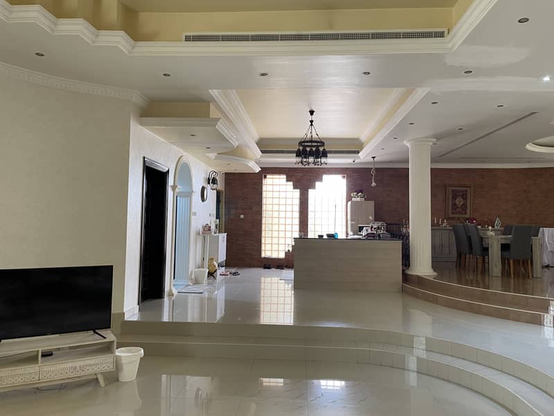 Al Mizhar 4 bedroom villa with spacious living & dining area for rent