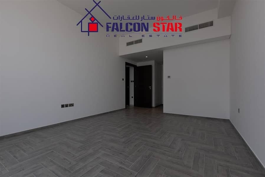 5 Spacious 2 Bed Apt Premium Apt  Best Layout With Balcony  White Goods