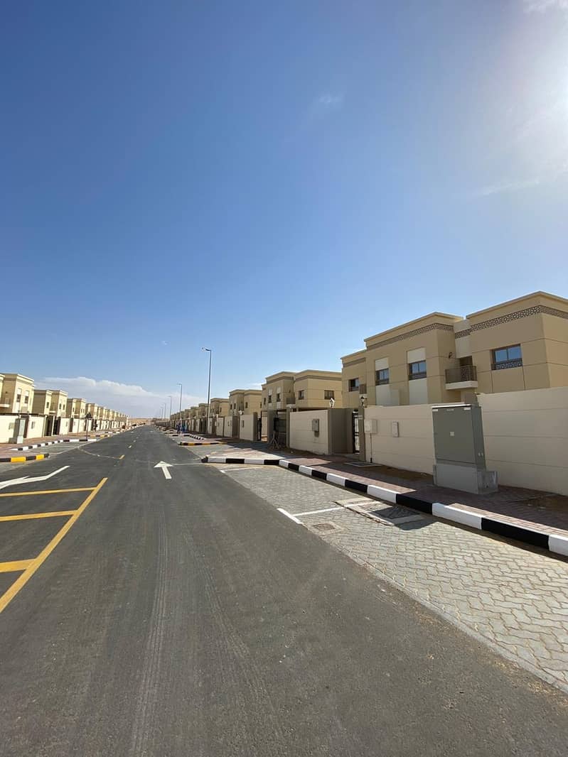 5 villa in Sharjah For sale