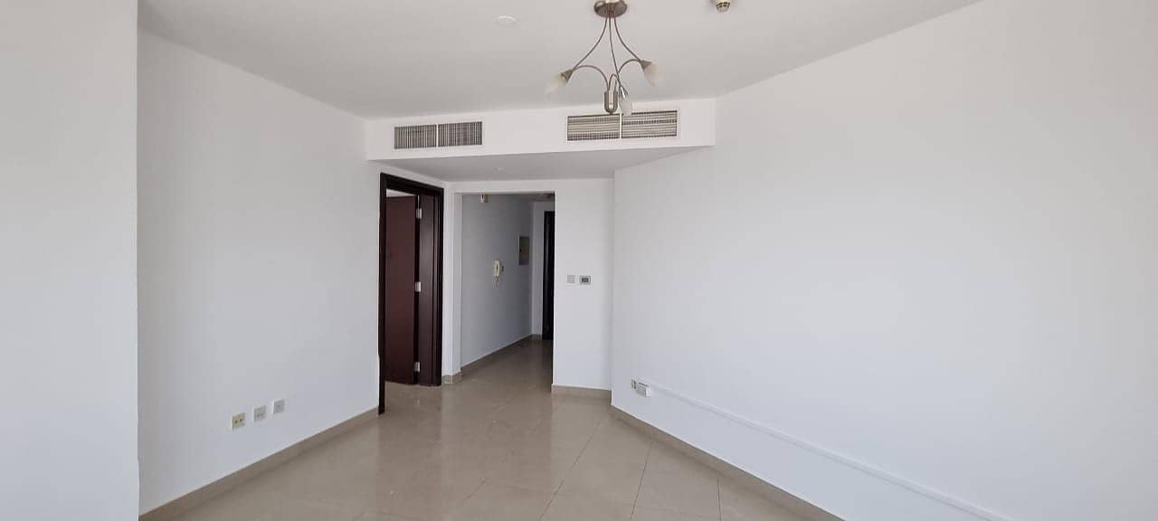 12 Vacant Higher Floor | Large 1 bed | Dubai Gate 1