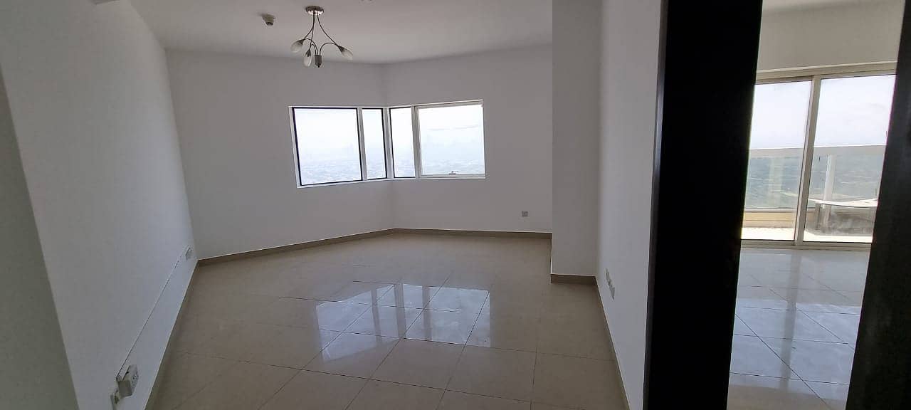 16 Vacant Higher Floor | Large 1 bed | Dubai Gate 1