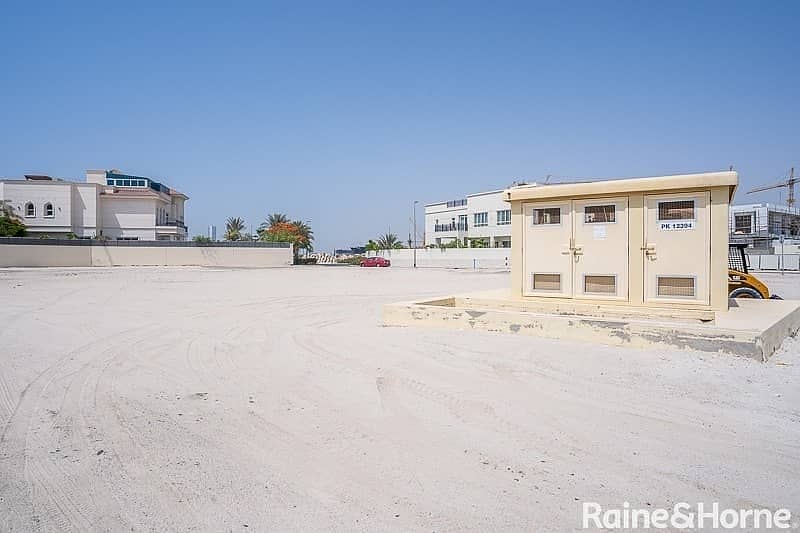 The biggest and lowest land for Sale in albarsha south with good location