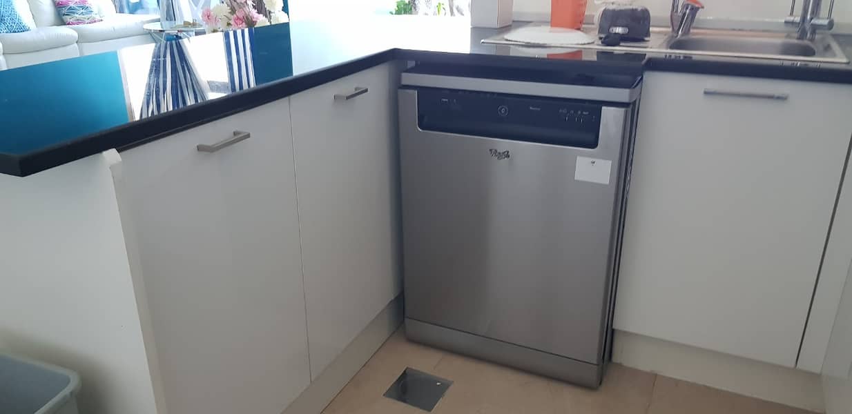 18 Upgraded 2 bed | Near to metro | 2 parkings