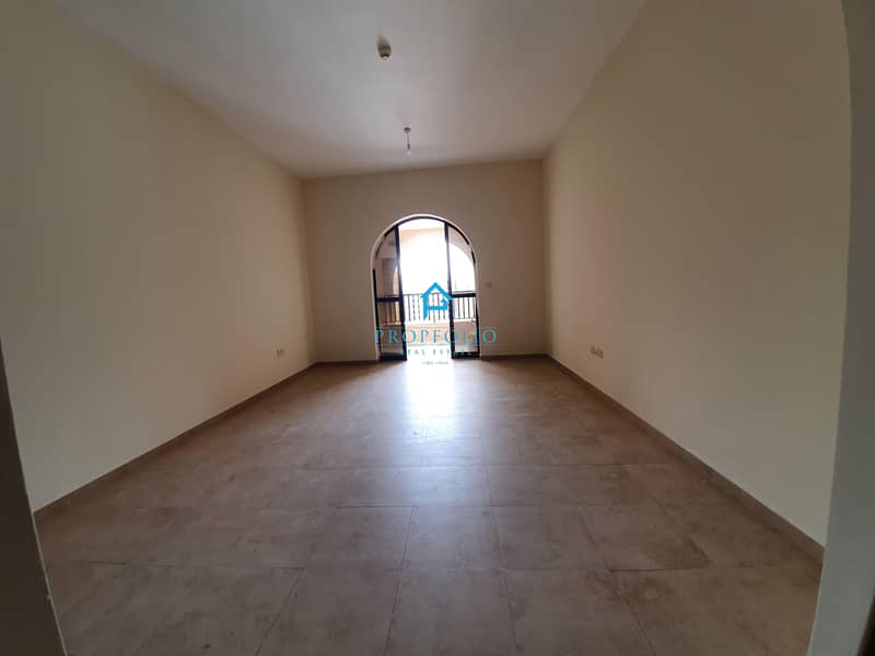 2 Chiller Free I Spacious I Balcony I Wardrobe