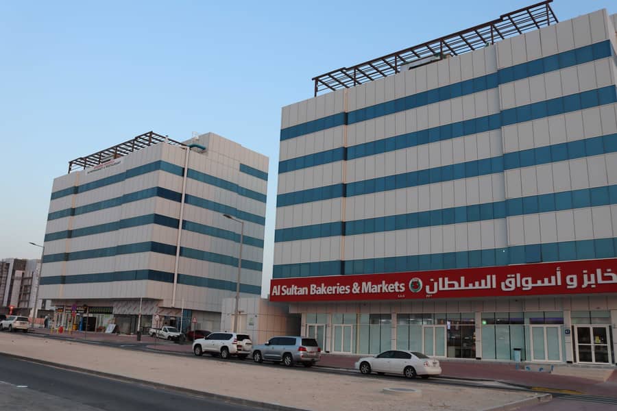 شقة غرفتين وصالة  بمدينة الرياض ( جنوب الشامخه )  مع العديد من الخدمات