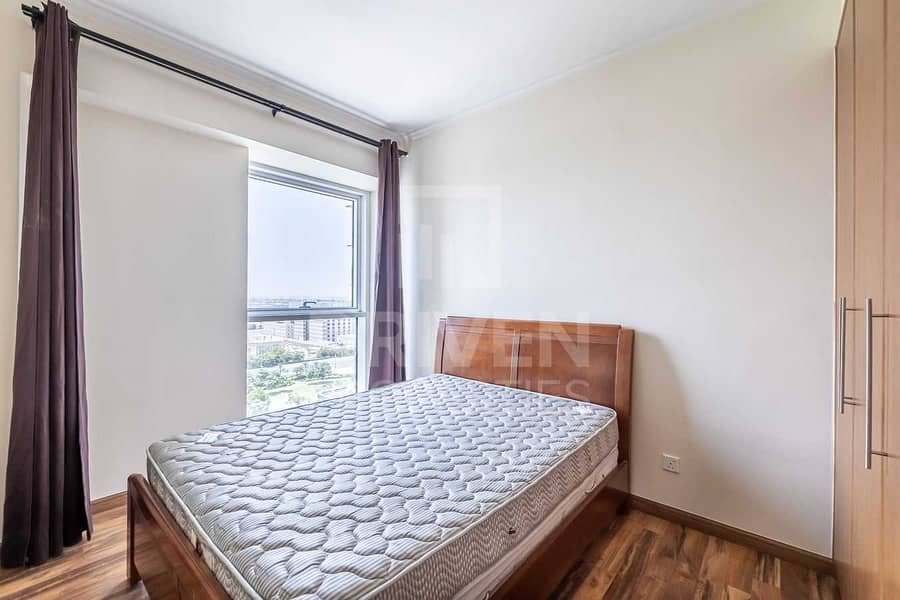 10 Fully Furnished and Easy Access to Metro