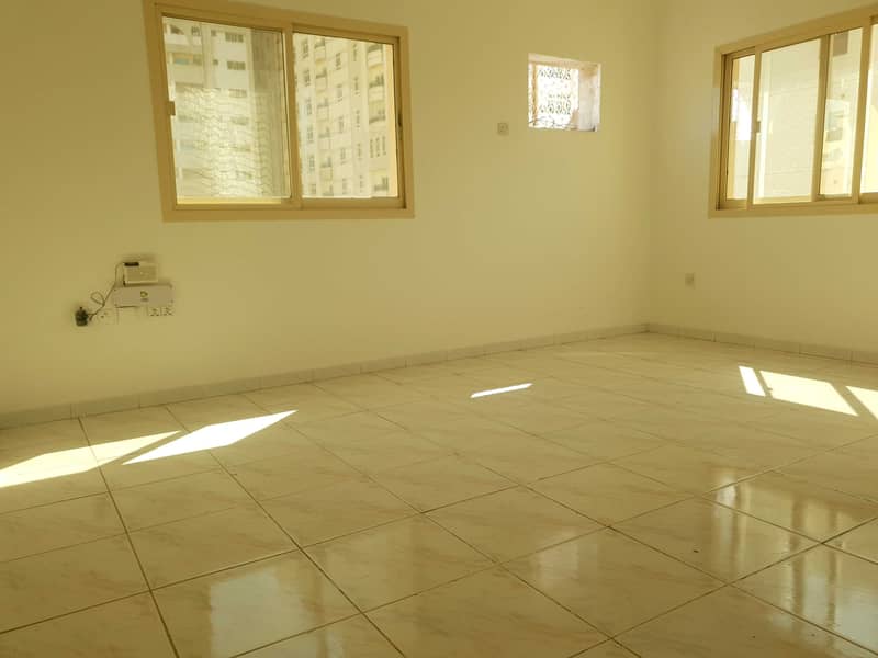 Spacious Studio with seperate kitchen central Gas near to pakistani super market