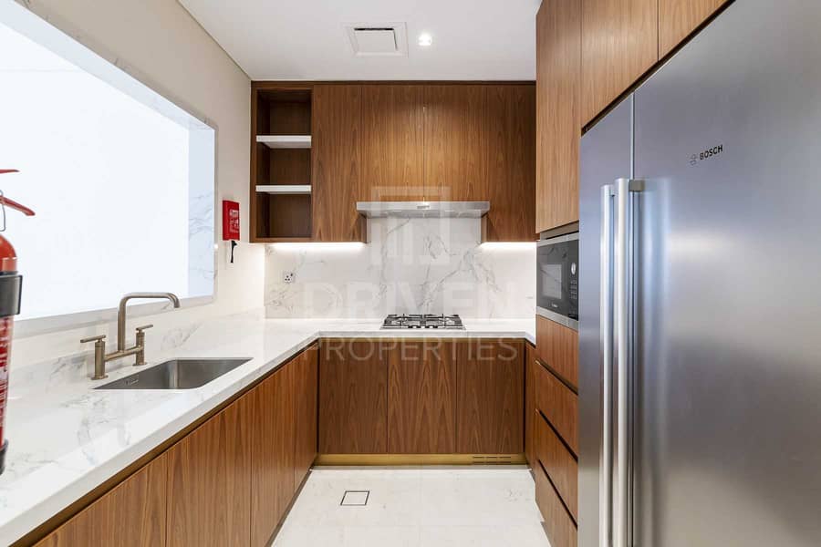 6 Facing Zabeel | Bright and Amazing 1 Bed