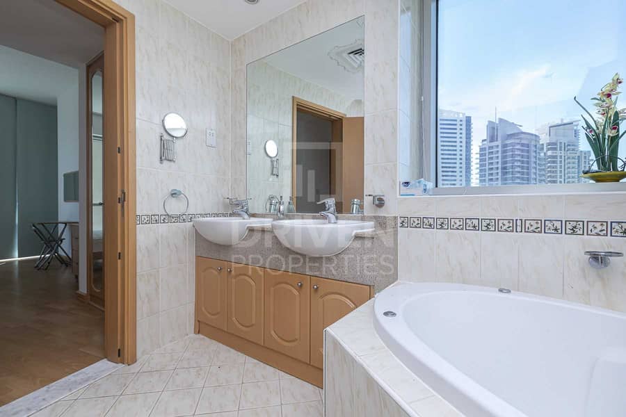 18 Lovely Apt with Maids Room | Marina View