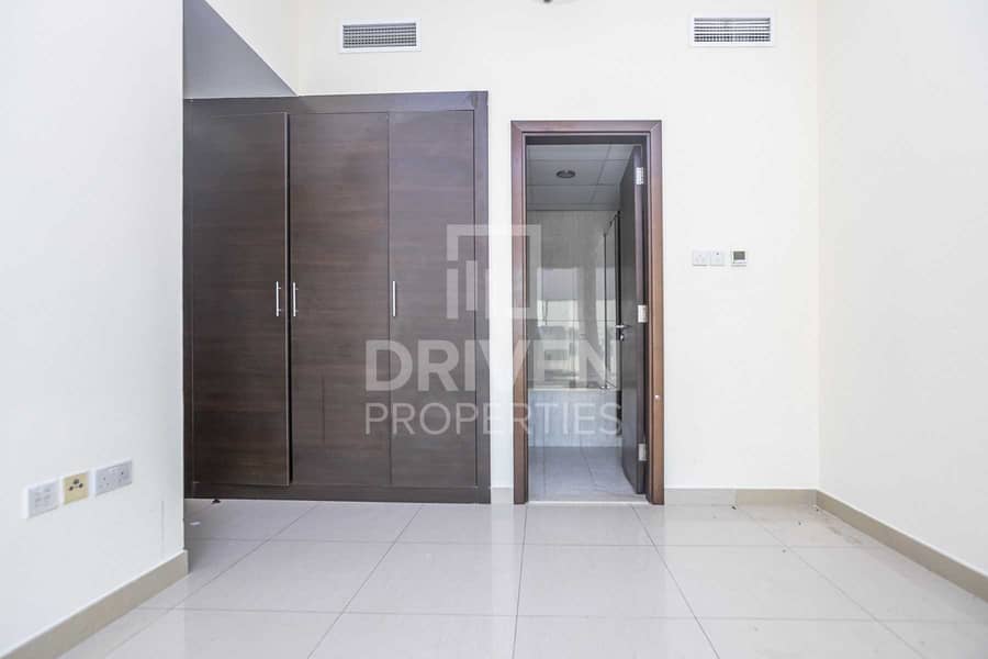 7 Elegant 2 Bed Apartment with Maid's room