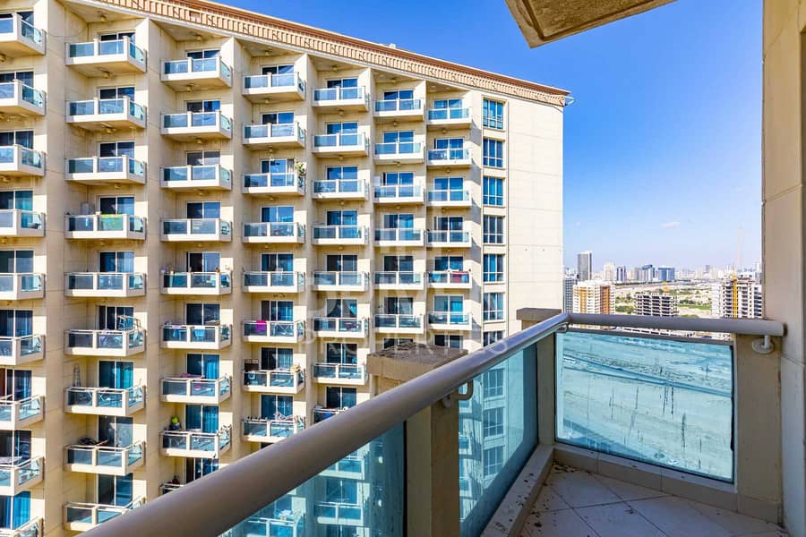 15 Magnificent 2 Bed Apartment with Balcony