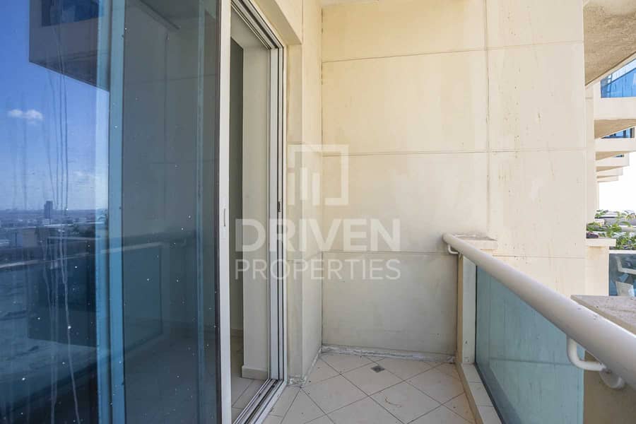 10 Magnificent 2 Bed Apartment with Balcony