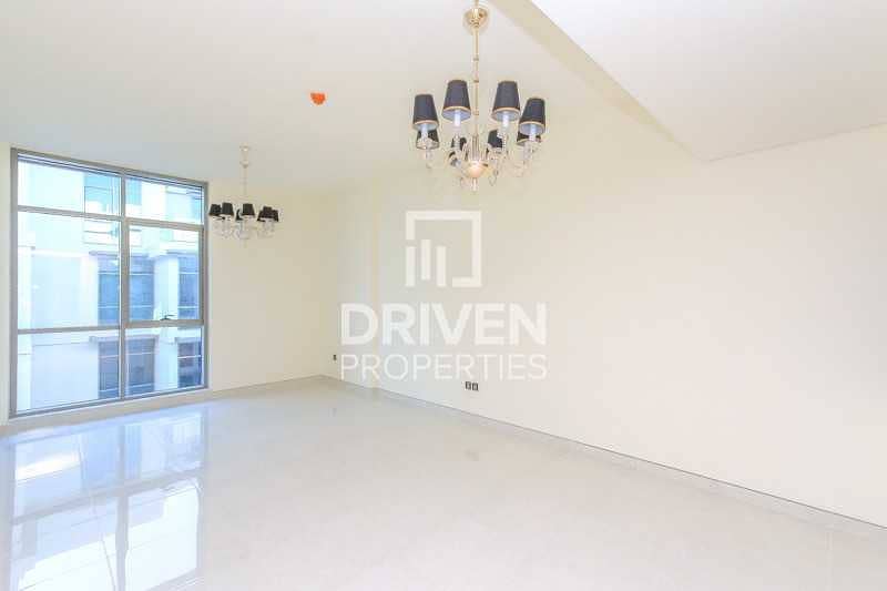 Bright and Spacious  1 Bedroom Apartment
