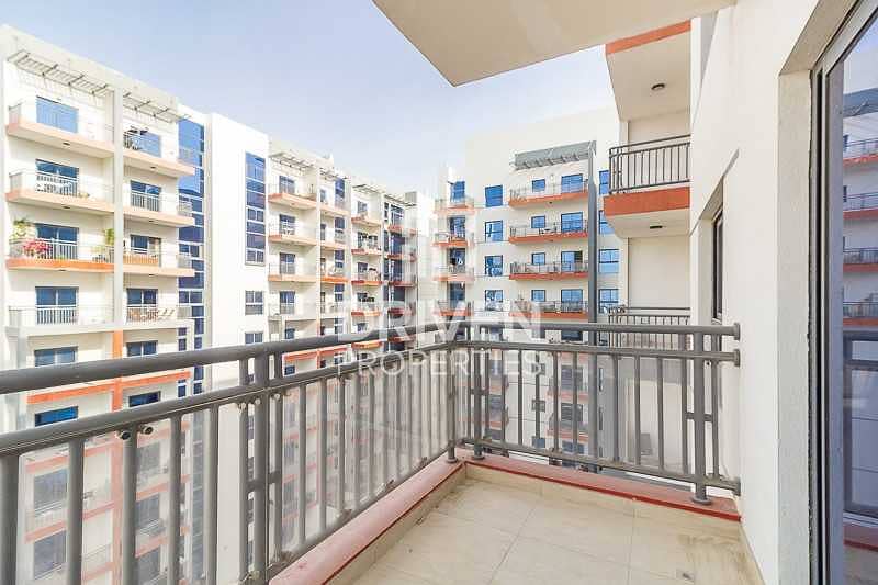 Bright 2 BR | Near Metro | Close kitchen