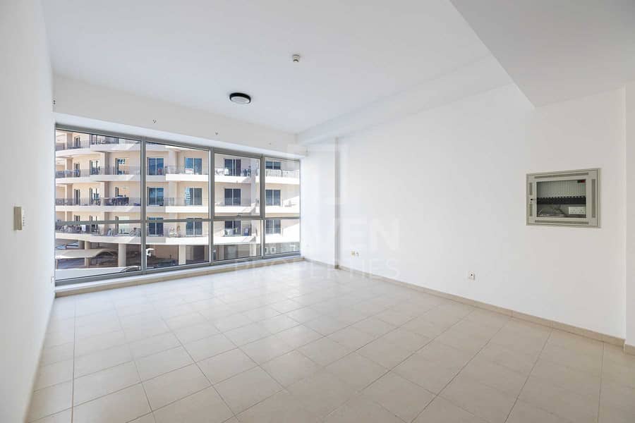 Spacious Layout | Well-managed Apartment