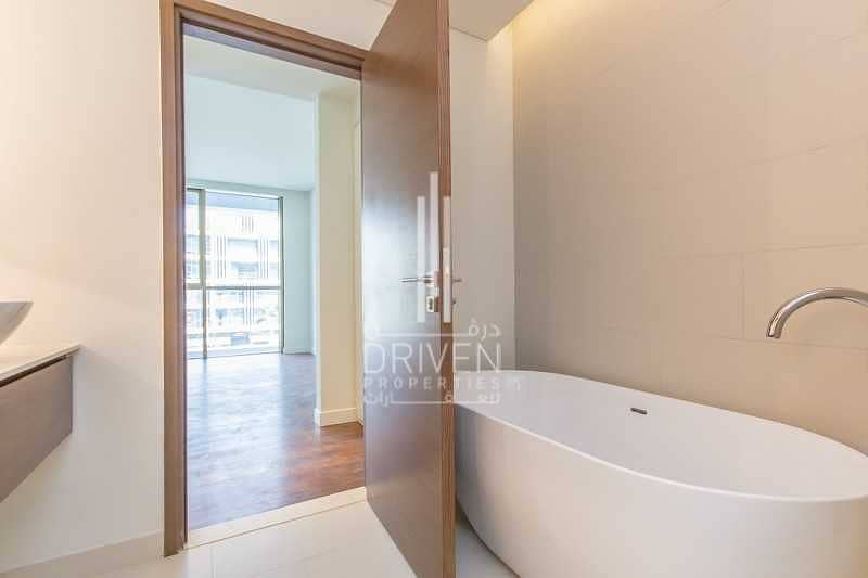 5 Lovely 2 Beds Apartment | Boulevard View