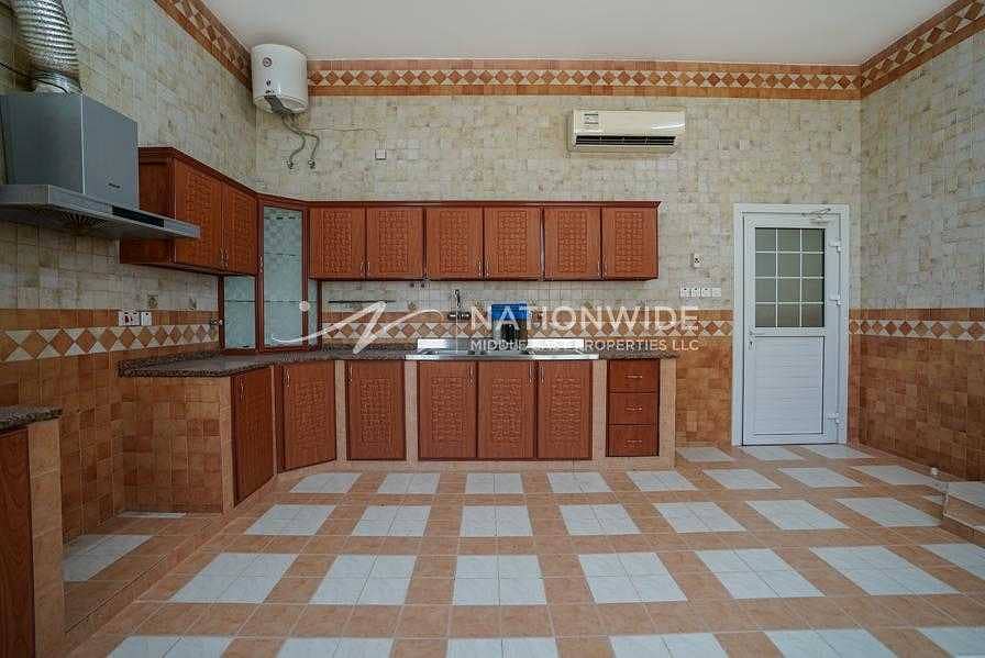 15 Stunning Four Bedroom Villa for Rent in Al Shaib Al AShkhar