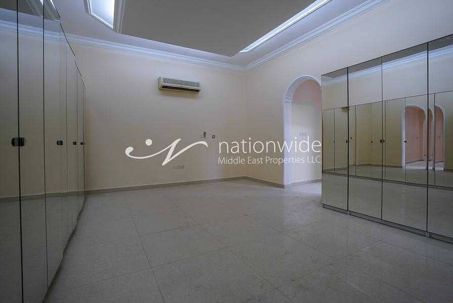 10 A very large villa with  7 bedrooms in Al sarooj  waiting for you