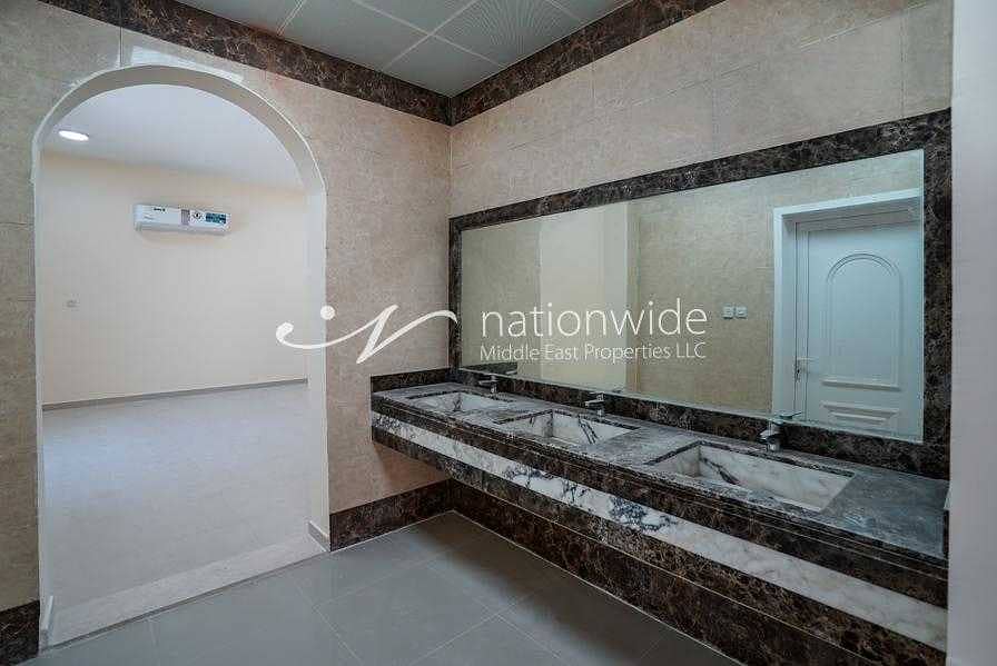 5 very large and Spacious 6 Bedroom Villa in Falaj Hazzaa