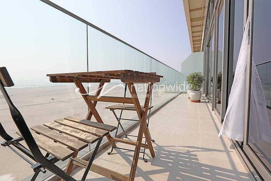 Enjoy A Panoramic Sea View In This Cozy  Apartment