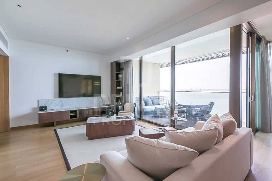 Elegant and Modern Apt | Well-maintained