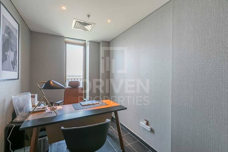8 Elegant and Modern Apt | Well-maintained