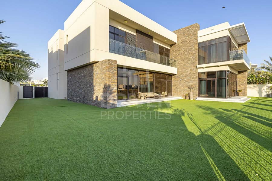 27 New Paramount Villa with Golf Course View