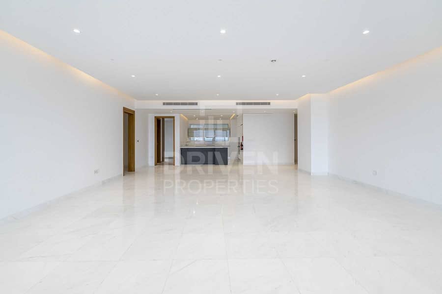 Luxurious Living with Direct Beach Access Luxurious Living with Direct Beach Access