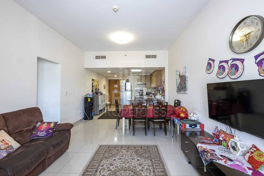 Well-Kept Unit w/ Sheik Zayed Road Views Well-Kept Unit w/ Sheik Zayed Road Views
