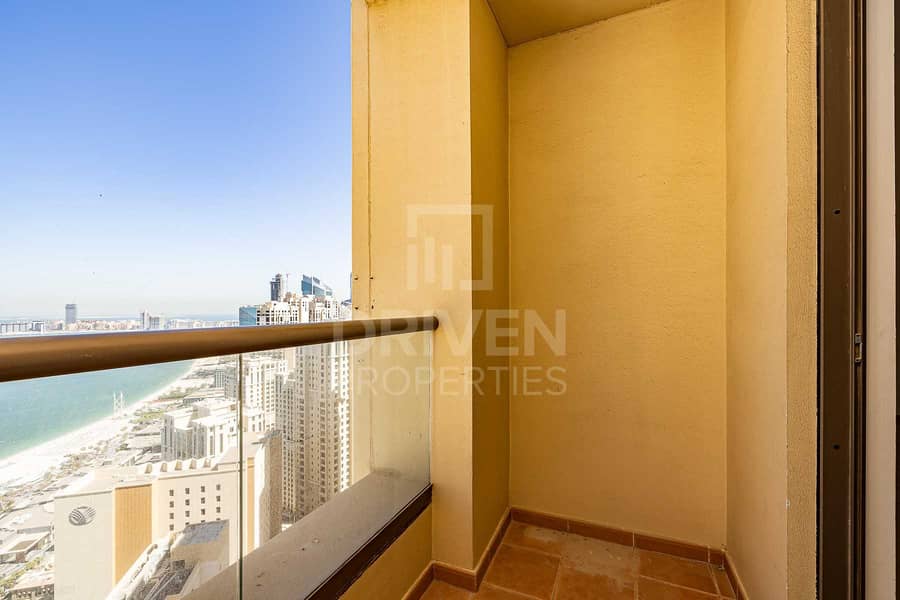 19 Well-kept and High Floor Apt w/ Sea View
