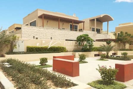 5 Bedroom Villa for Sale in Al Raha Gardens, Abu Dhabi - Sensational 5 BR Villa with Private Pool 5 Bedroom Villa for Sale in Al Raha Gardens, Abu Dhabi - Sensational 5 BR Villa with Private Pool